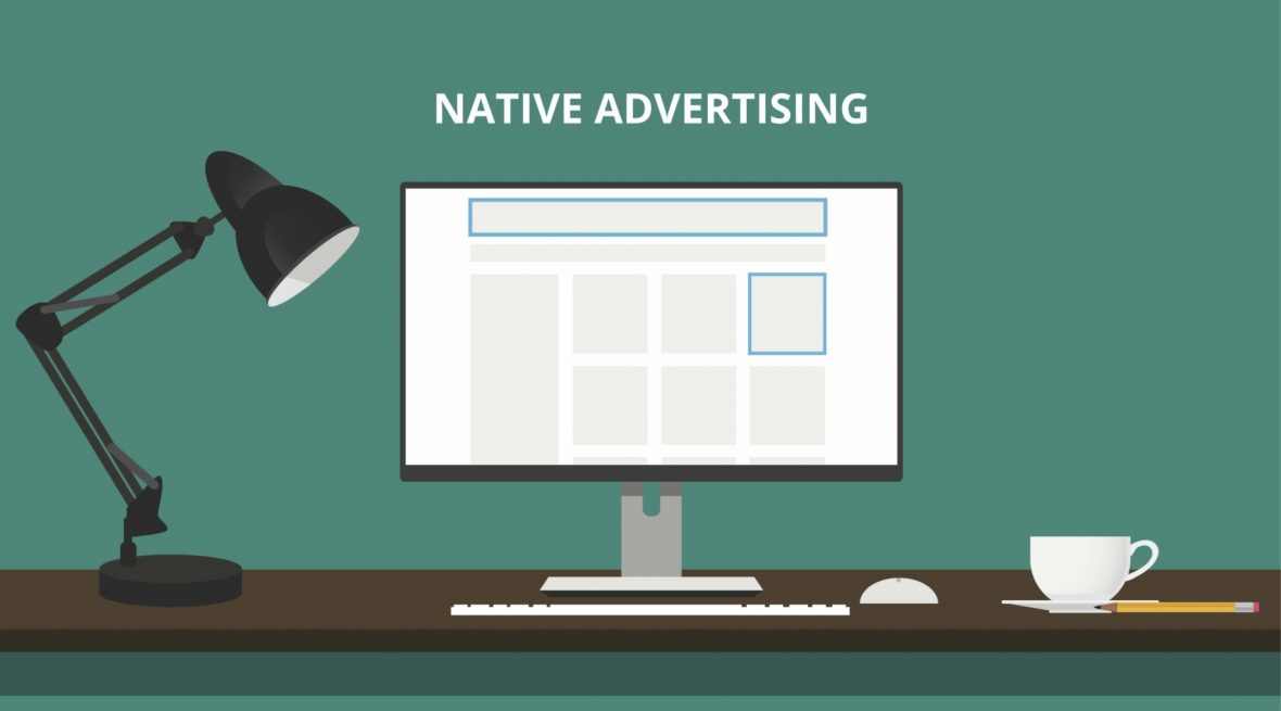 Illustrasjonsbilde av kontorpult med lampe, kaffekopp og data hvor det står Native Advertising